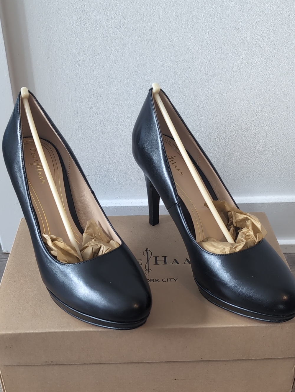 NWB Cole Haan Chelsea Black Leather Pumps Heels Size 8.5 B